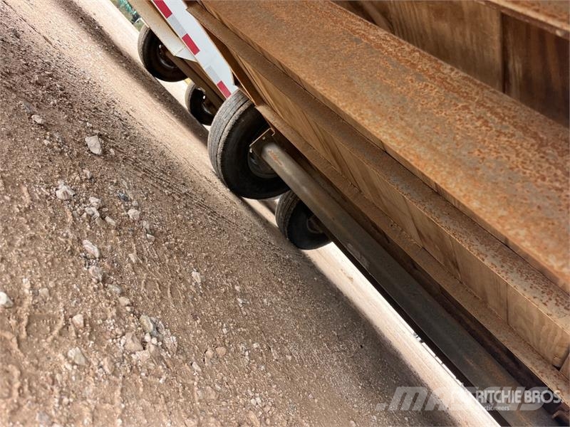  W-W 16 ft T/A Enclosed Trailer Furgons