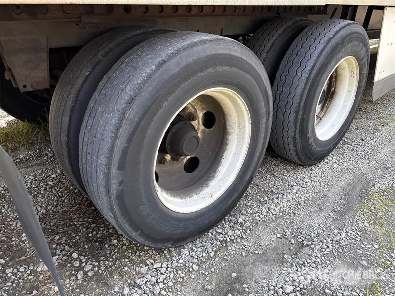 Wabash DVCVHPC 53 ft x 102 in T/A Van Trailer 箱體拖車
