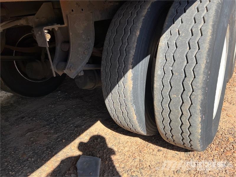 Wabash DVCVHPC 53 ft x 102 in T/A Van Trailer Причепи-фургони