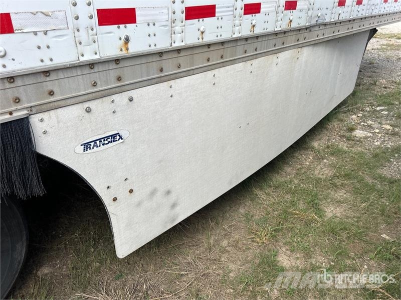 Wabash DVDBHPC 28 ft x 102 in S/A Van Trailer Прицепы-фургоны
