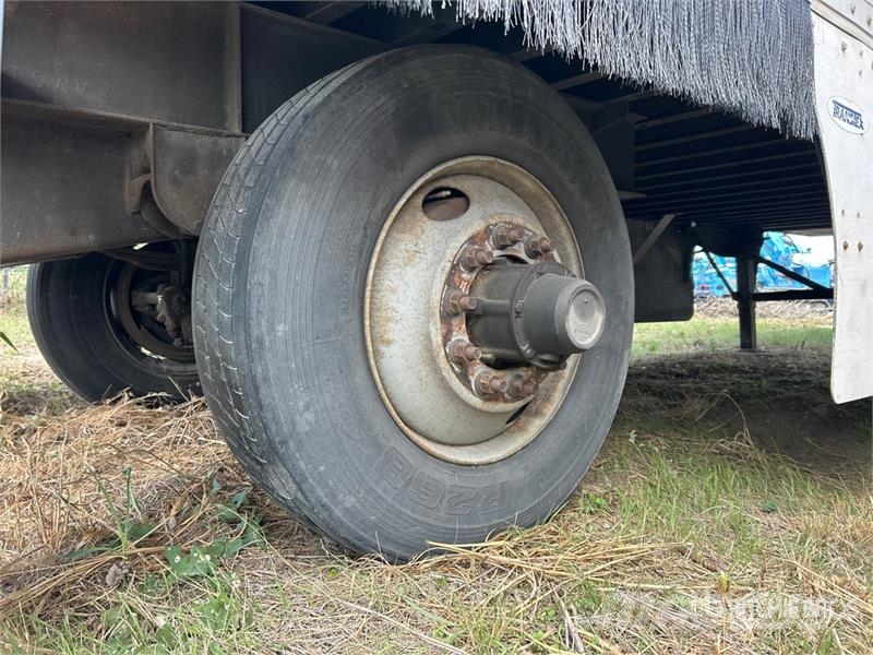 Wabash DVDBHPC 28 ft x 102 in S/A Van Trailer Прицепы-фургоны