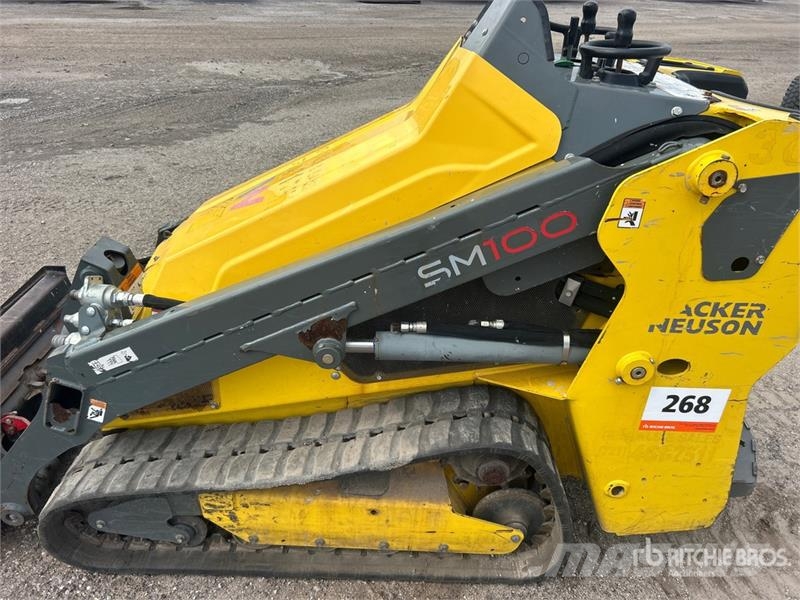 Wacker Neuson SM100 Mini Compact Track Loader Kompaktrakodók