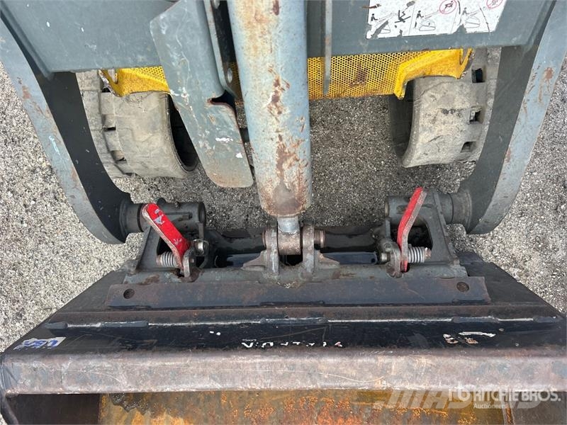 Wacker Neuson SM100 Mini Compact Track Loader لوادر انزلاقية التوجيه