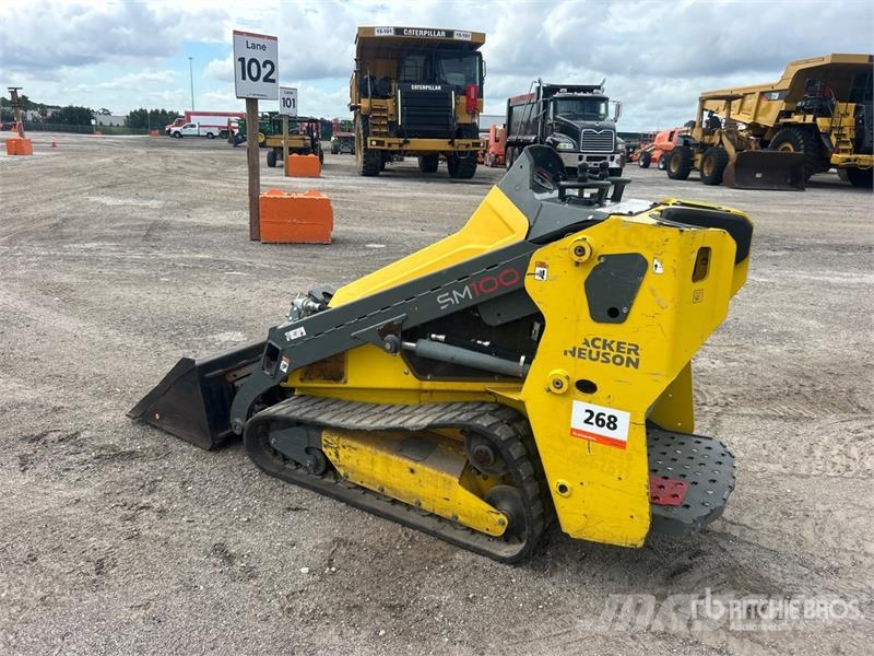 Wacker Neuson SM100 Mini Compact Track Loader Kompaktrakodók
