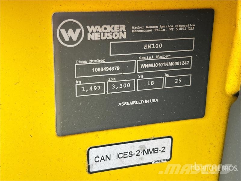 Wacker Neuson SM100 Mini Compact Track Loader لوادر انزلاقية التوجيه