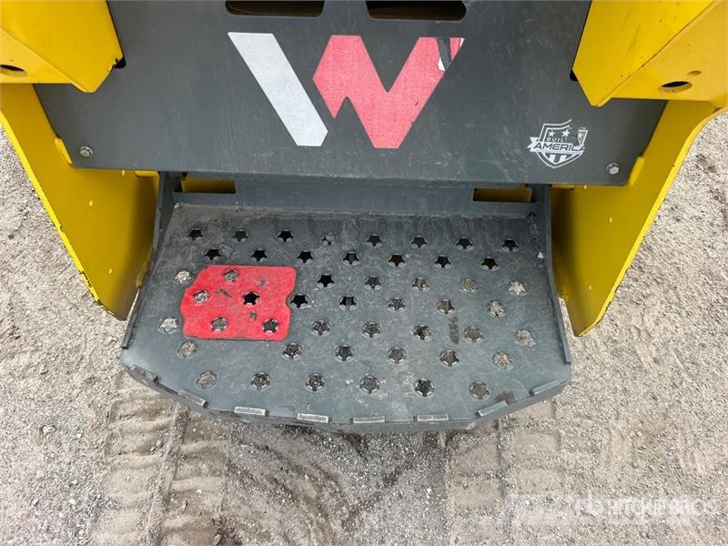 Wacker Neuson SM100 Mini Compact Track Loader Kompaktrakodók