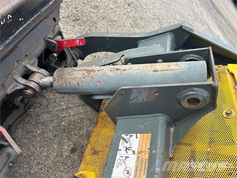 Wacker Neuson SM100 Mini Compact Track Loader لوادر انزلاقية التوجيه
