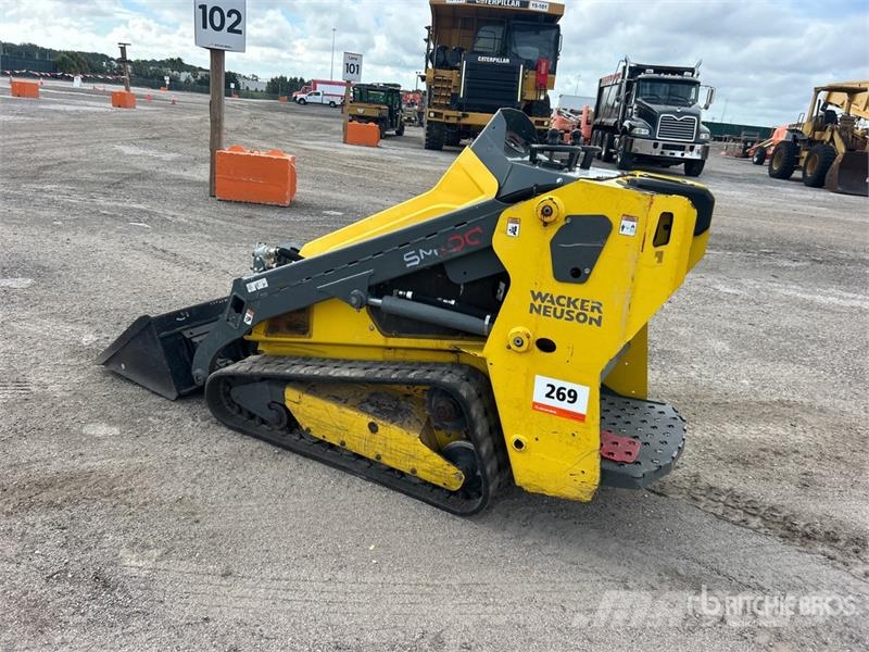 Wacker Neuson SM100 Mini Compact Track Loader لوادر انزلاقية التوجيه