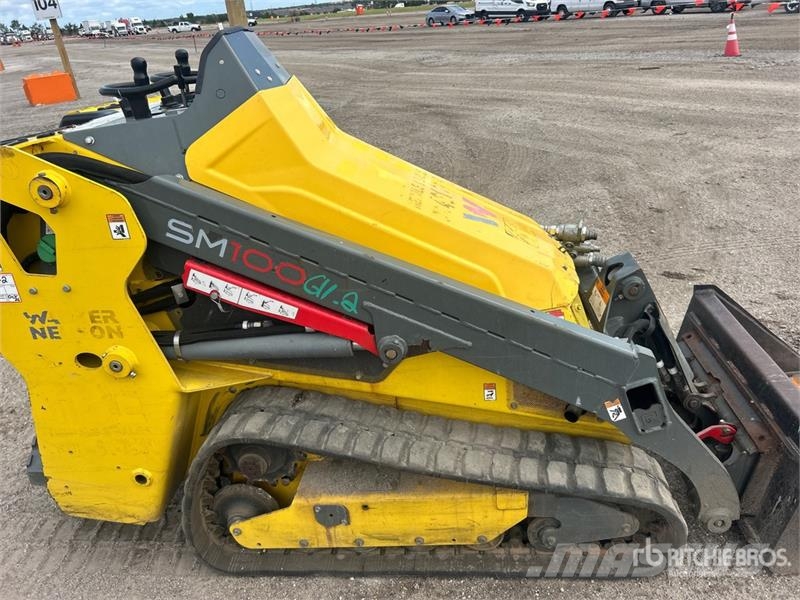 Wacker Neuson SM100 Mini Compact Track Loader Kompaktrakodók
