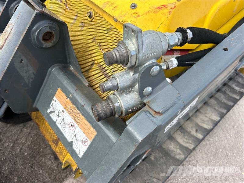Wacker Neuson SM100 Mini Compact Track Loader لوادر انزلاقية التوجيه