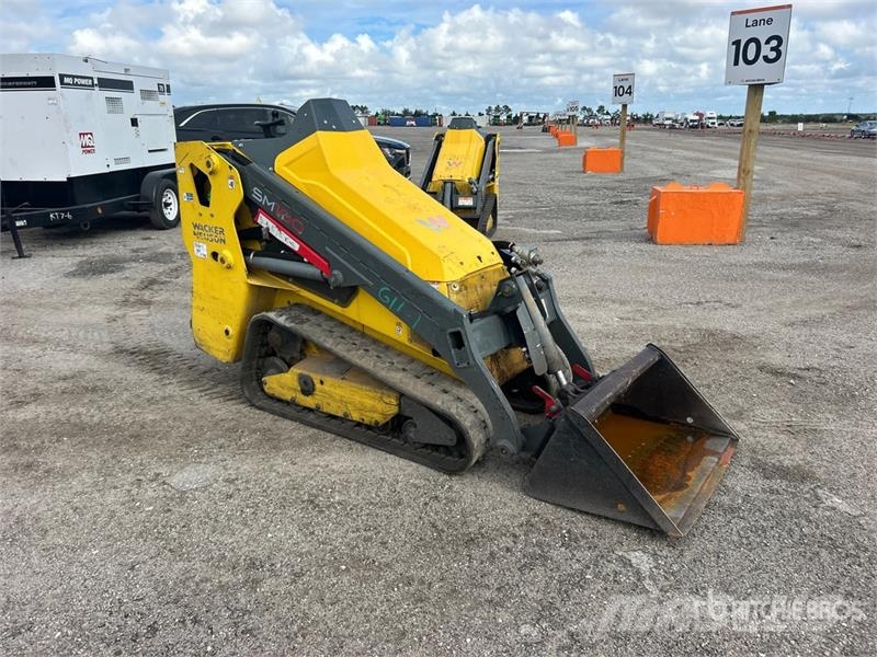 Wacker Neuson SM100 Mini Compact Track Loader لوادر انزلاقية التوجيه