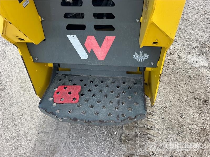 Wacker Neuson SM100 Mini Compact Track Loader لوادر انزلاقية التوجيه