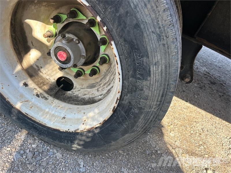 Wade WHT-42FT 42 ft T/A Step Deck Trailer Tieflader