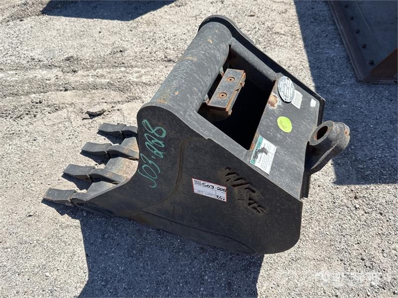 Wain-Roy 18 in Digging Excavator Bucket دلاء