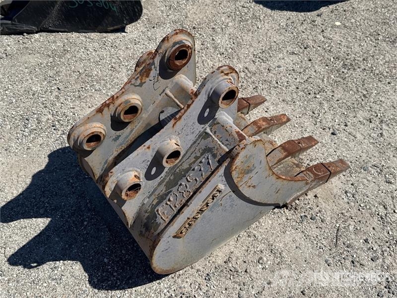 Wain-Roy EC35BKT18 18 in Digging Excavator Bucket دلاء