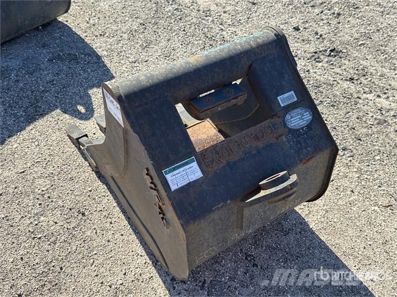 Wain-Roy HD1XLS 24 in Digging Excavator Bucket Kanalak