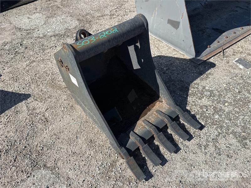 Wain-Roy HD1XLS 24 in Digging Excavator Bucket دلاء