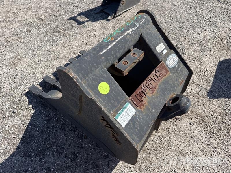Wain-Roy HD1XLS 24 in Digging Excavator Bucket دلاء