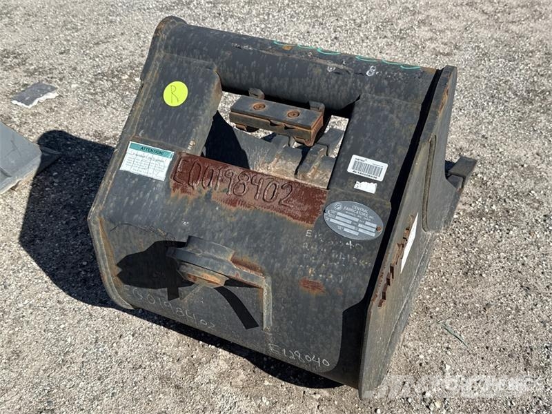 Wain-Roy HD1XLS 24 in Digging Excavator Bucket دلاء