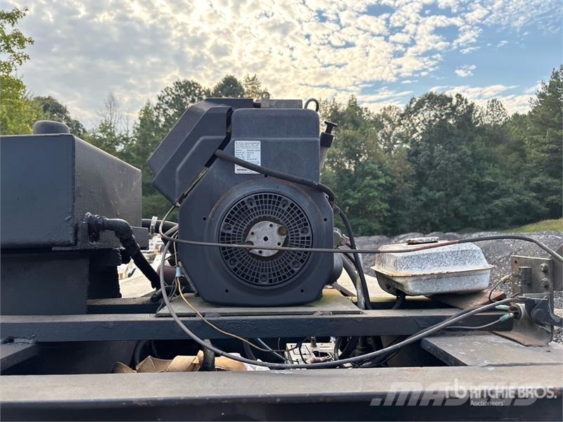 Wallace DLBT50-3 Tri/A Removable Gooseneck Lowboy 低架裝載車