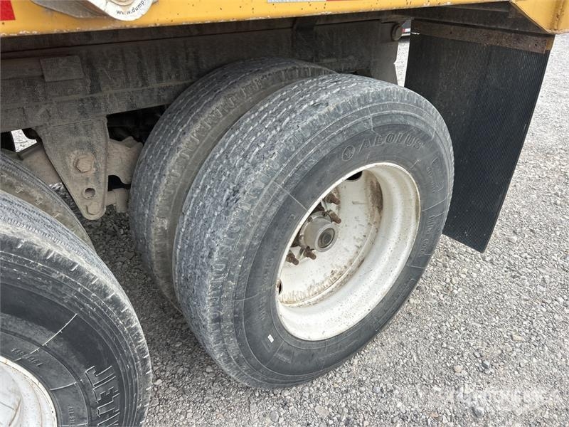 Warren 12 ft T/A Pup Dump Trailer Bañera