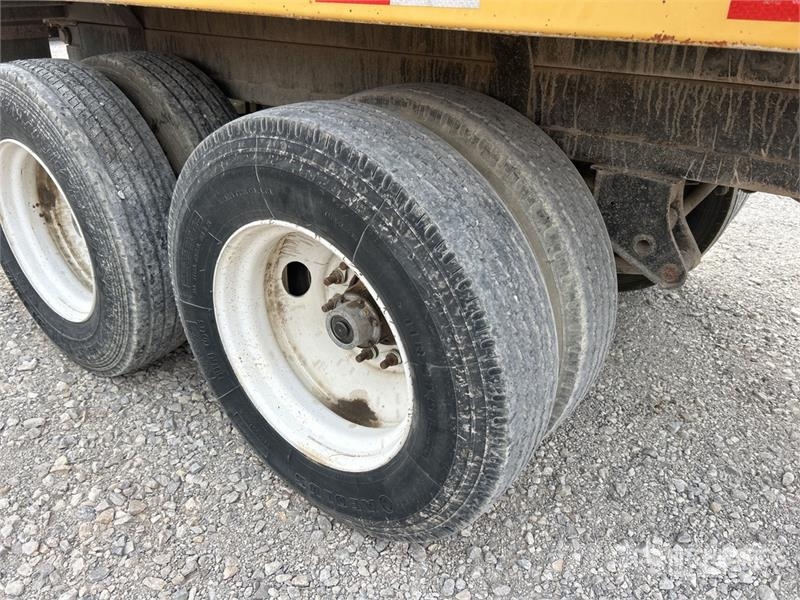 Warren 12 ft T/A Pup Dump Trailer Bañera