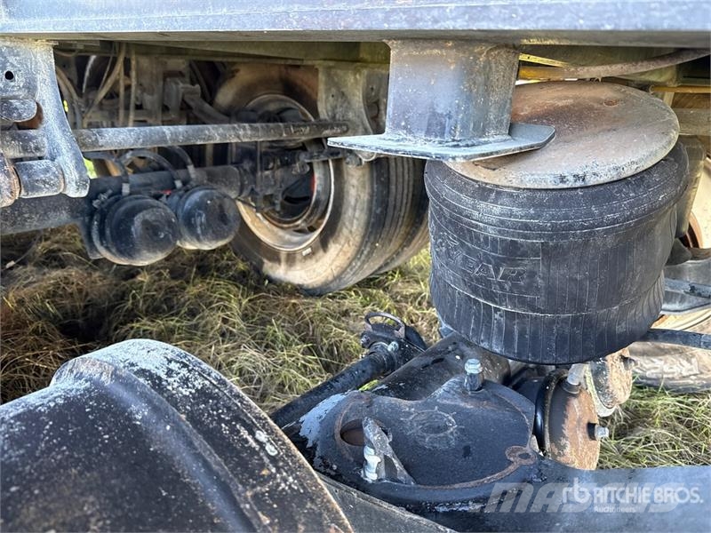 Warren 30 ft 6 in Tri/A End Dump Trailer Remorci basculante