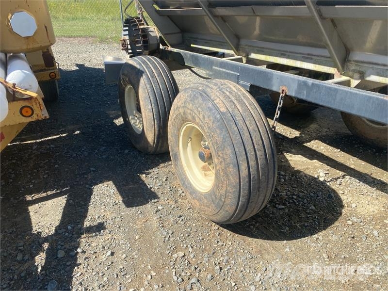  Warren WFT-2010-6T T/A Fertilizer Spreader Pulverizadoras de fertilizante