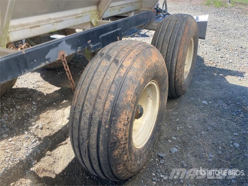  Warren WFT-2010-6T T/A Fertilizer Spreader Pulverizadoras de fertilizante