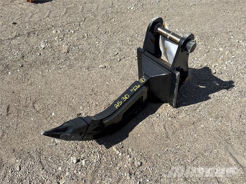 Warrior WR05-06 Excavator Ripper - Fits Cat 305 / 5 - 6 to Wegopbrekers
