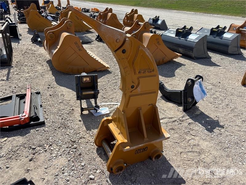 Warrior WRC20-025 Excavator Ripper - Fits Cat 320 / 20 - 2 Wegopbrekers