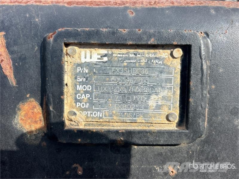 WB 36 in Digging Excavator Bucket - Fits Hyundai H Skovle