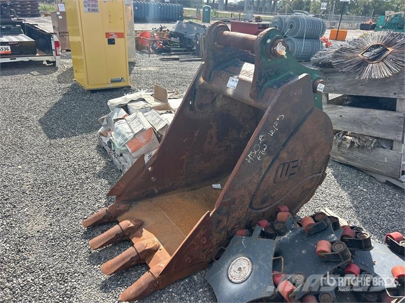 WB 36 in Digging Excavator Bucket - Fits Hyundai H Skovle