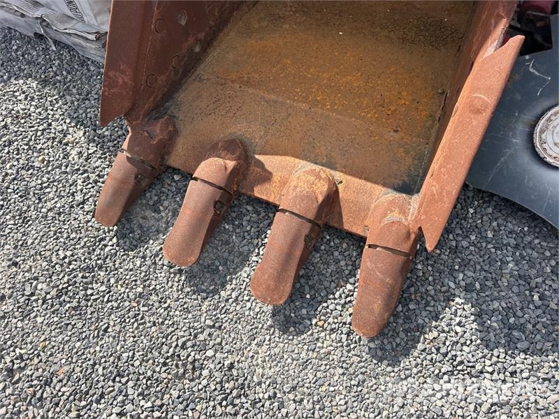 WB 36 in Digging Excavator Bucket - Fits Hyundai H Skovle