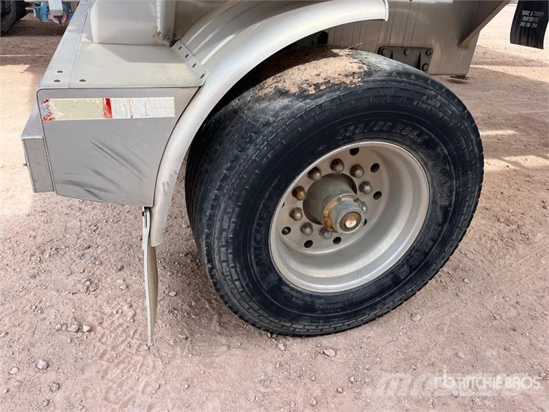  Weld 9370 gal T/A Drawbar Spread Axle Pup Tanker T Remorque citerne