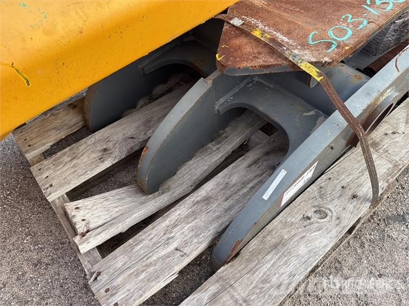 Werk-Brau EC350THB 24 in Excavator Thumb Benne