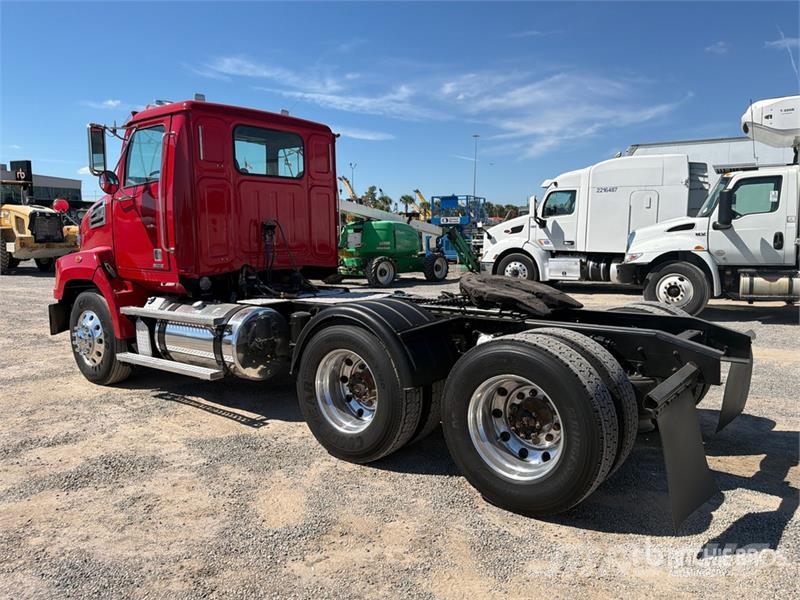 Western Star 4700 6x4 T/A Day Cab Truck Tractor Vlačilci