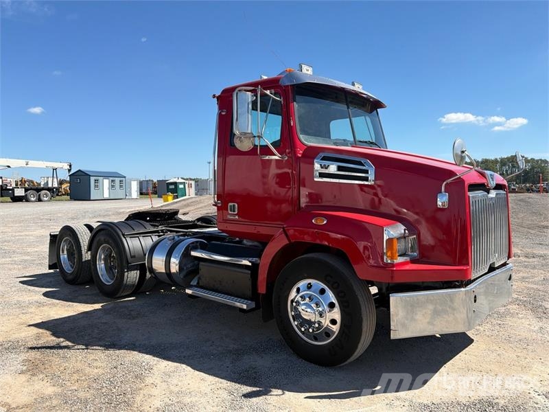 Western Star 4700 6x4 T/A Day Cab Truck Tractor Vlačilci