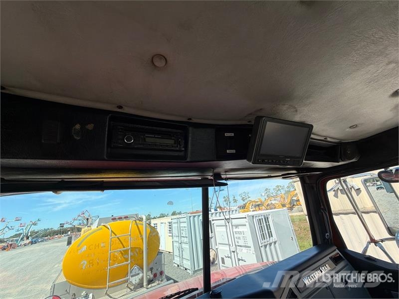 Western Star 4700 6x4 T/A Day Cab Truck Tractor Vlačilci