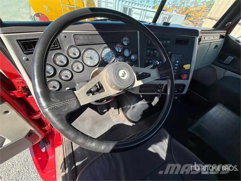 Western Star 4700 6x4 T/A Day Cab Truck Tractor Vlačilci