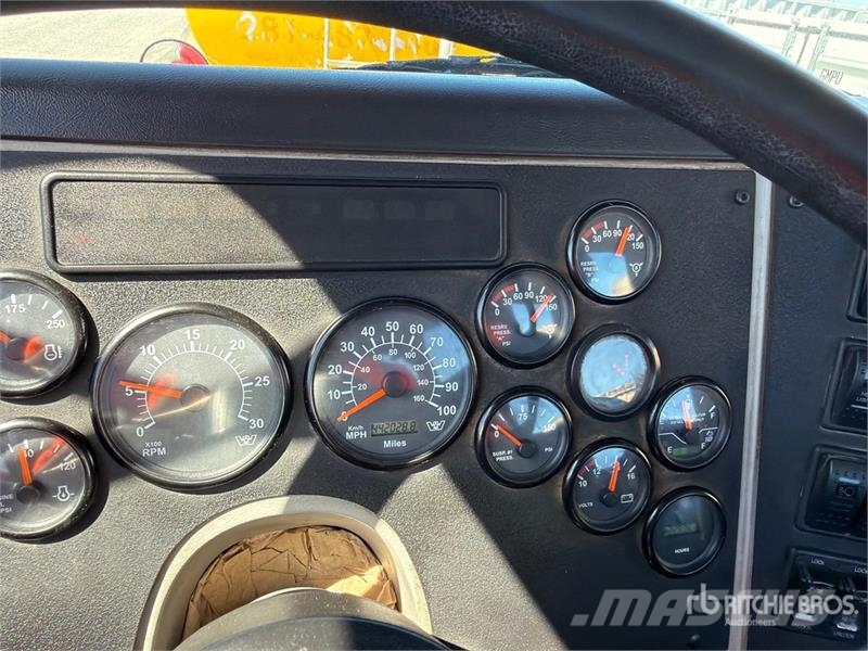 Western Star 4700 6x4 T/A Day Cab Truck Tractor Vlačilci