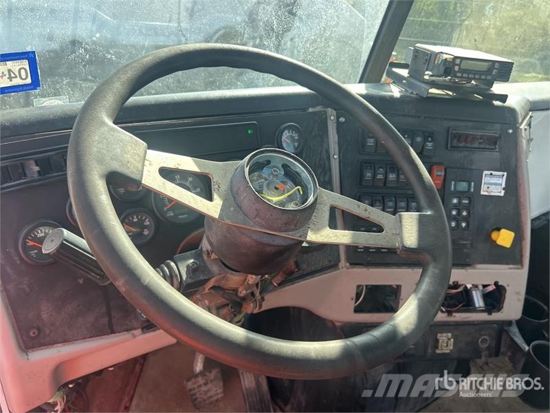 Western Star 4700 8x4 Cab and Chassis (Inoperable) Kabīnes un interjers