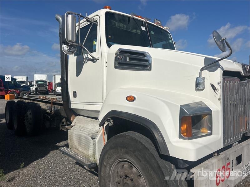 Western Star 4700 8x4 Cab and Chassis (Inoperable) Kabīnes un interjers