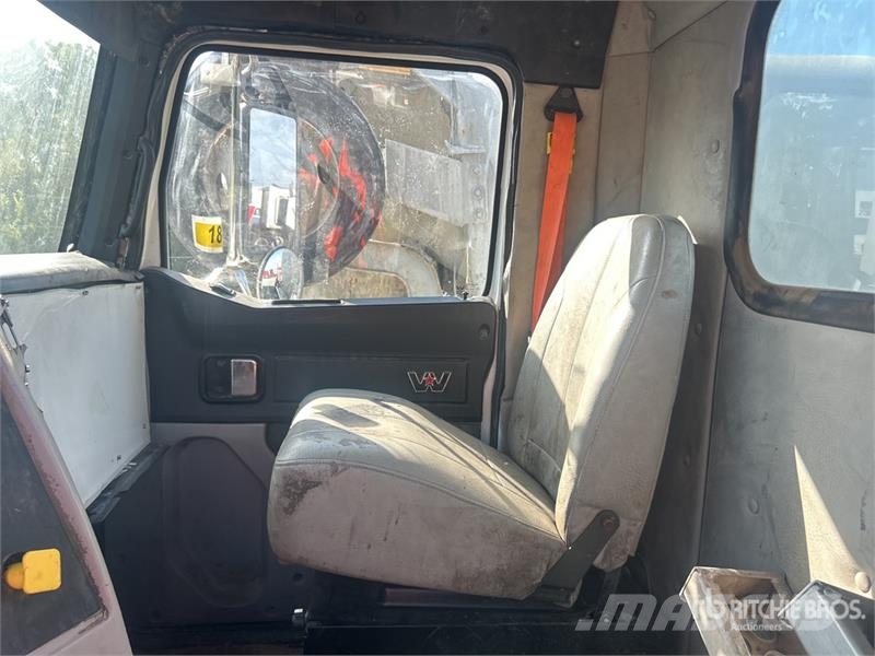 Western Star 4700 8x4 Cab and Chassis (Inoperable) Kabīnes un interjers