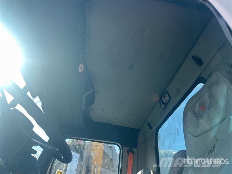 Western Star 4700 8x4 Cab and Chassis (Inoperable) Kabīnes un interjers