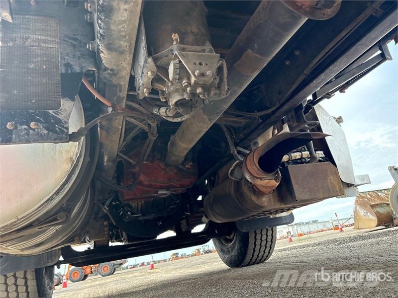 Western Star 4700SB Flatbed Truck Camiones plataforma