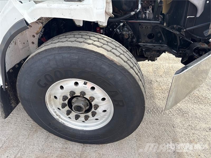 Western Star 4700SB Flatbed Truck Camiones plataforma