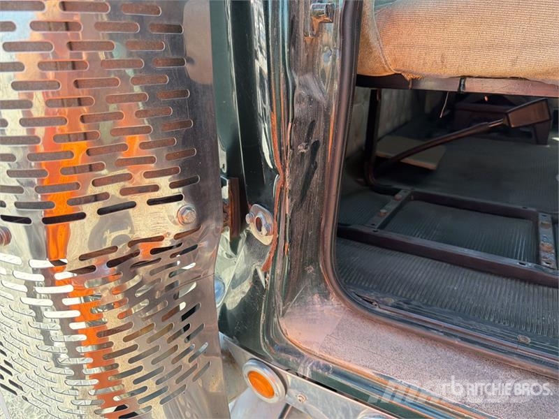 Western Star 4900 6x4 T/A Day Cab Truck Tractor وحدات الجر