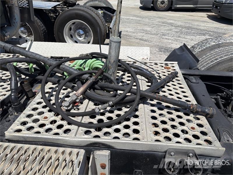 Western Star 4900 6x4 T/A Day Cab Truck Tractor وحدات الجر