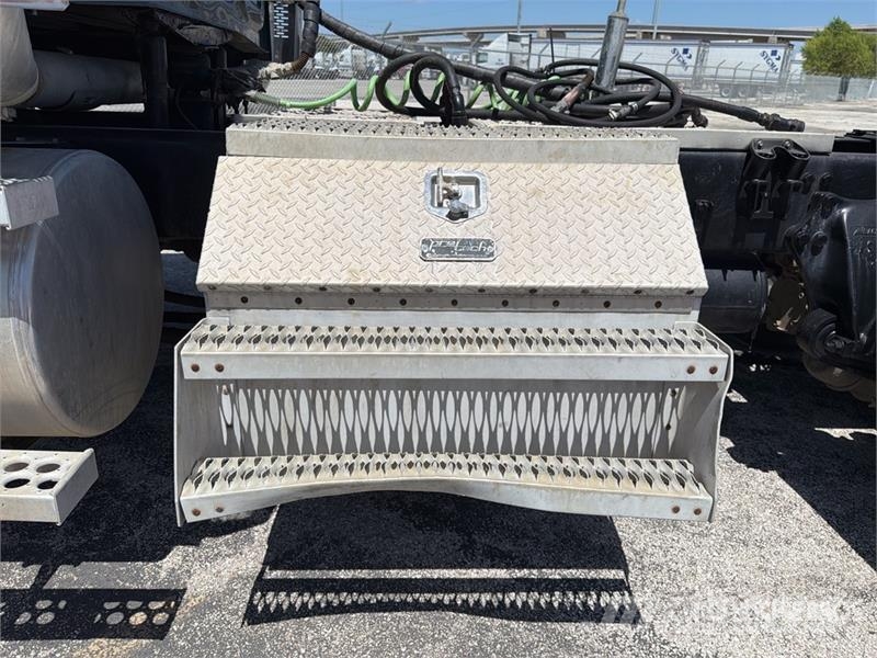 Western Star 4900 6x4 T/A Day Cab Truck Tractor وحدات الجر